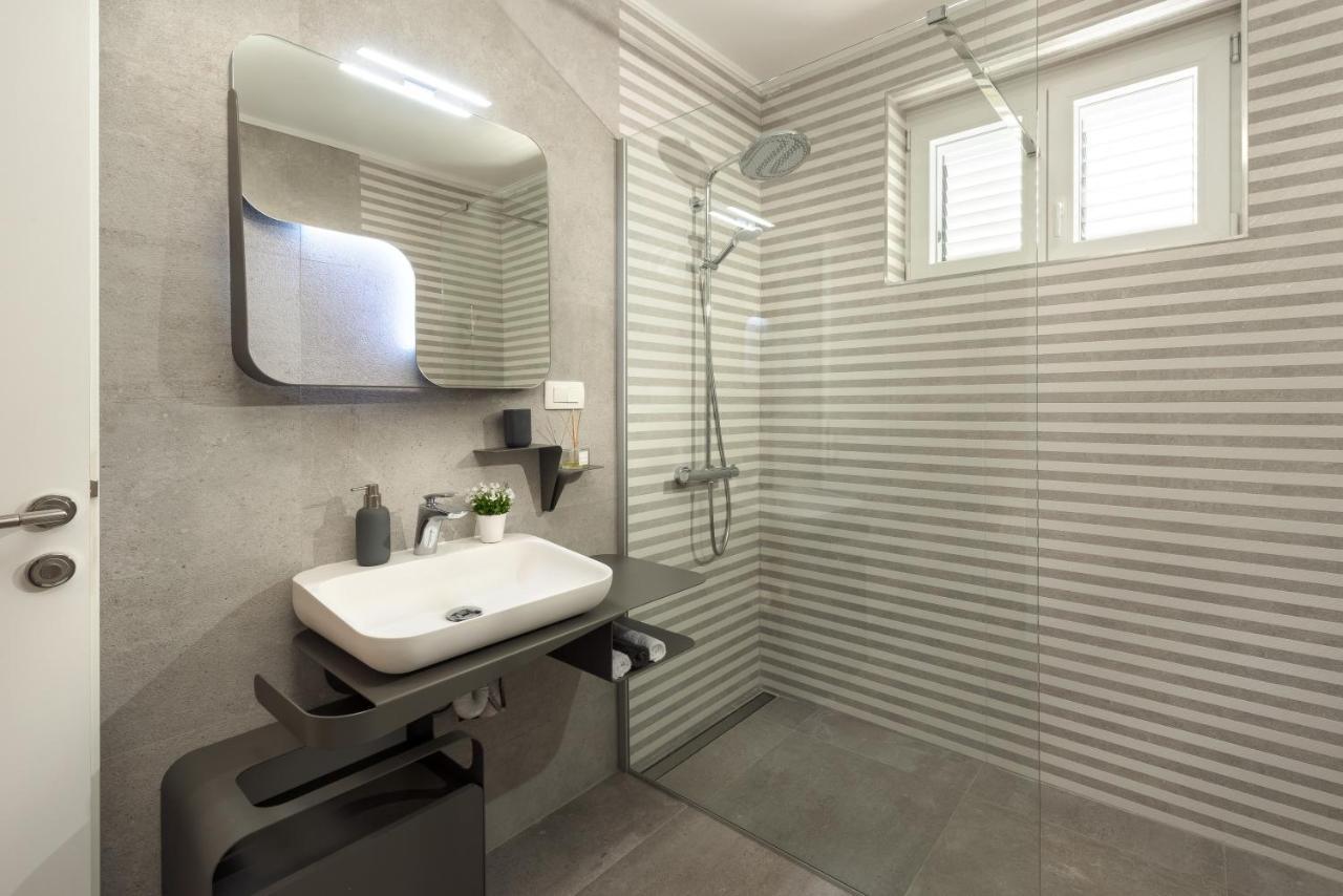 Villa Roko- The Spacious Luxury Trogir Exterior foto